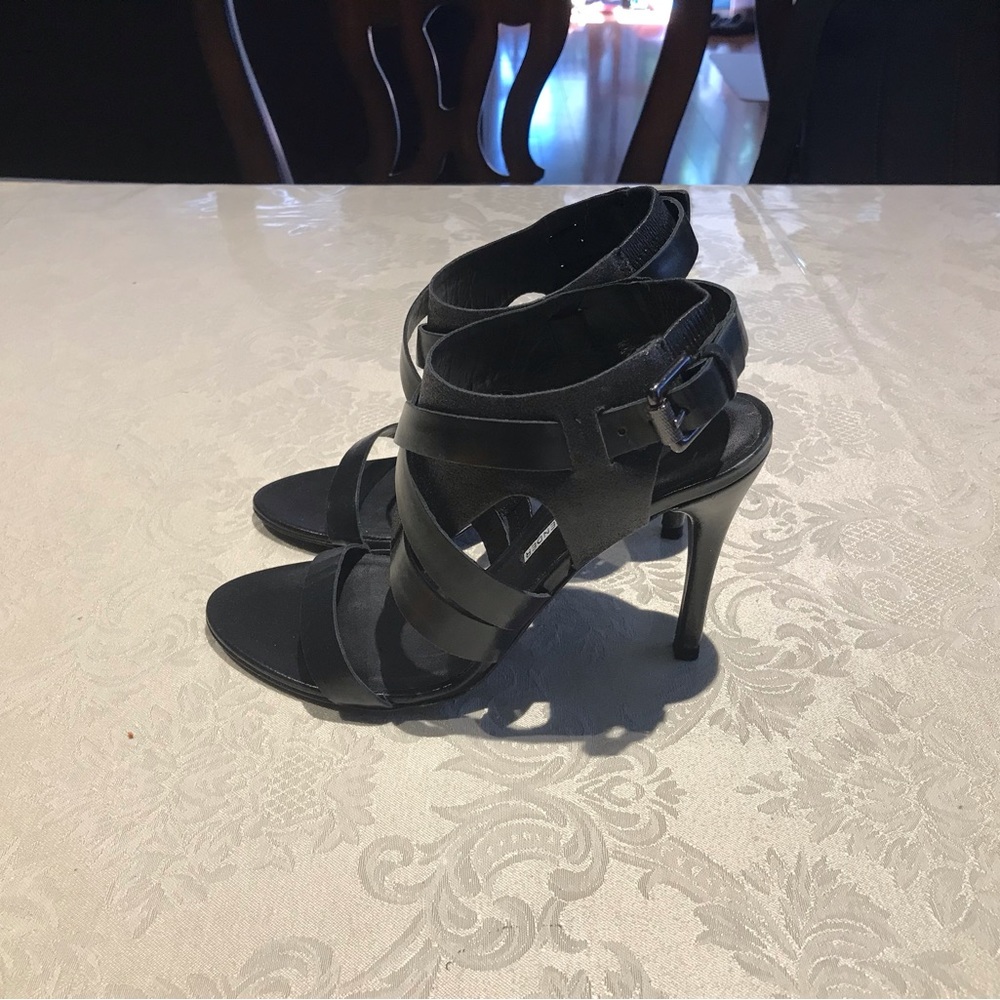 Vera Wang Lavender high hill in very good condition